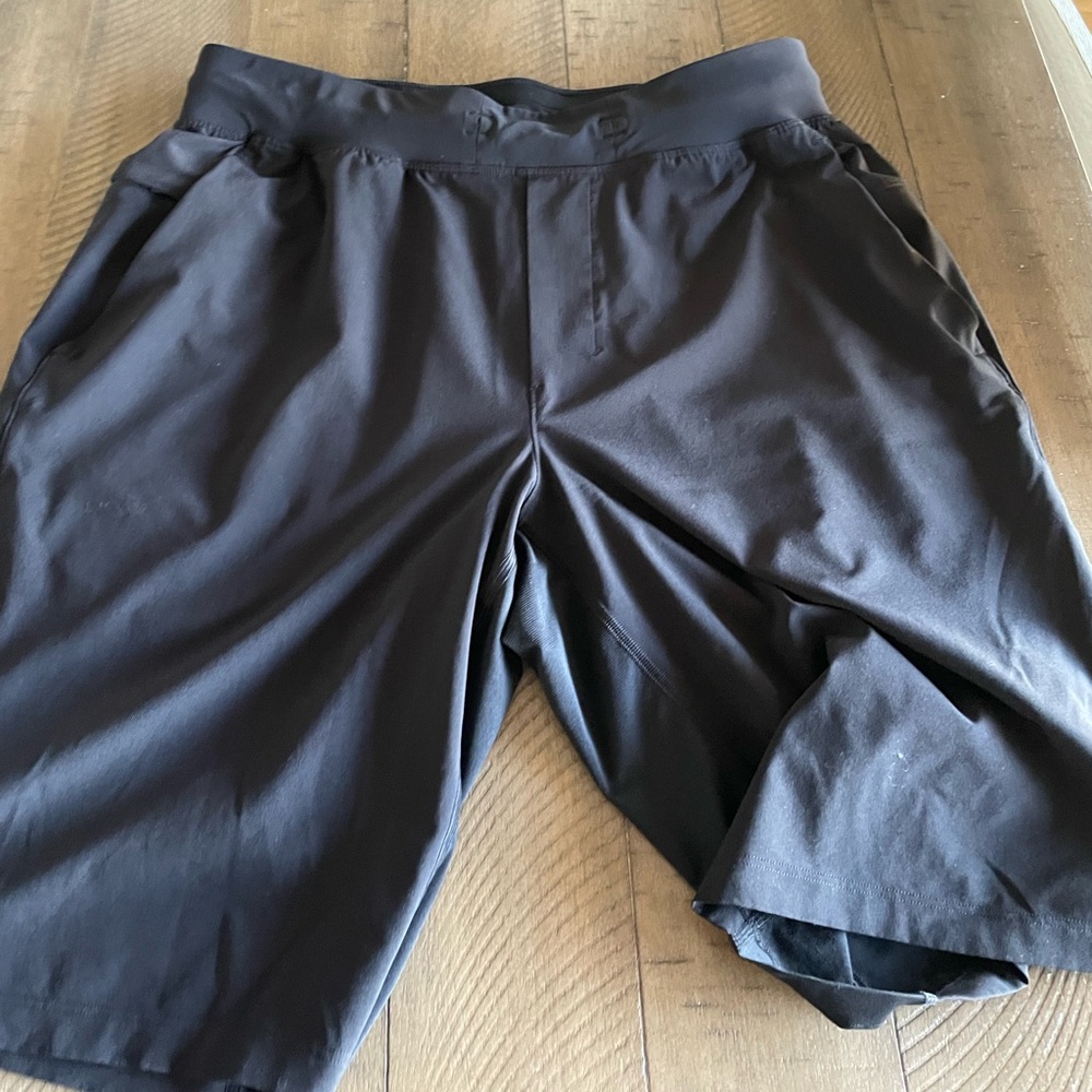 Men’s lululemon T.H.E. Shorts black 10 inch